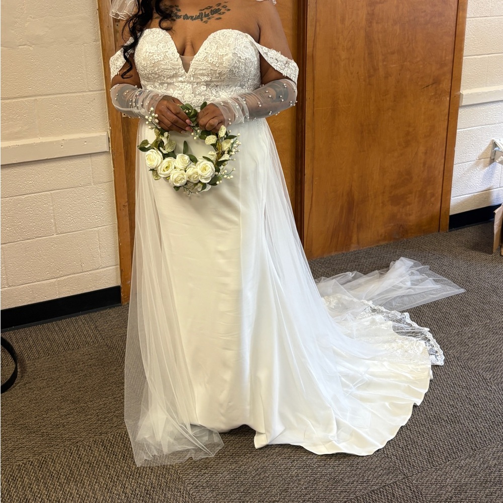 Elegant White Wedding Dress with Bridal Accessories ✨